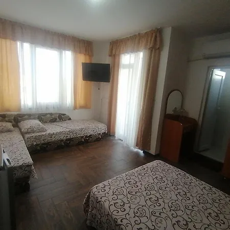 ели ゲストハウス 3*