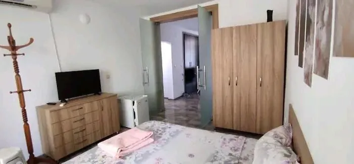 ели Πανσιόν 3*